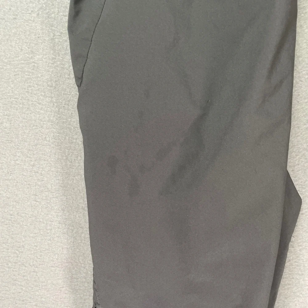 Adidas Athletic Shorts Mens Small Grey Zip Pockets Laser Cut‎